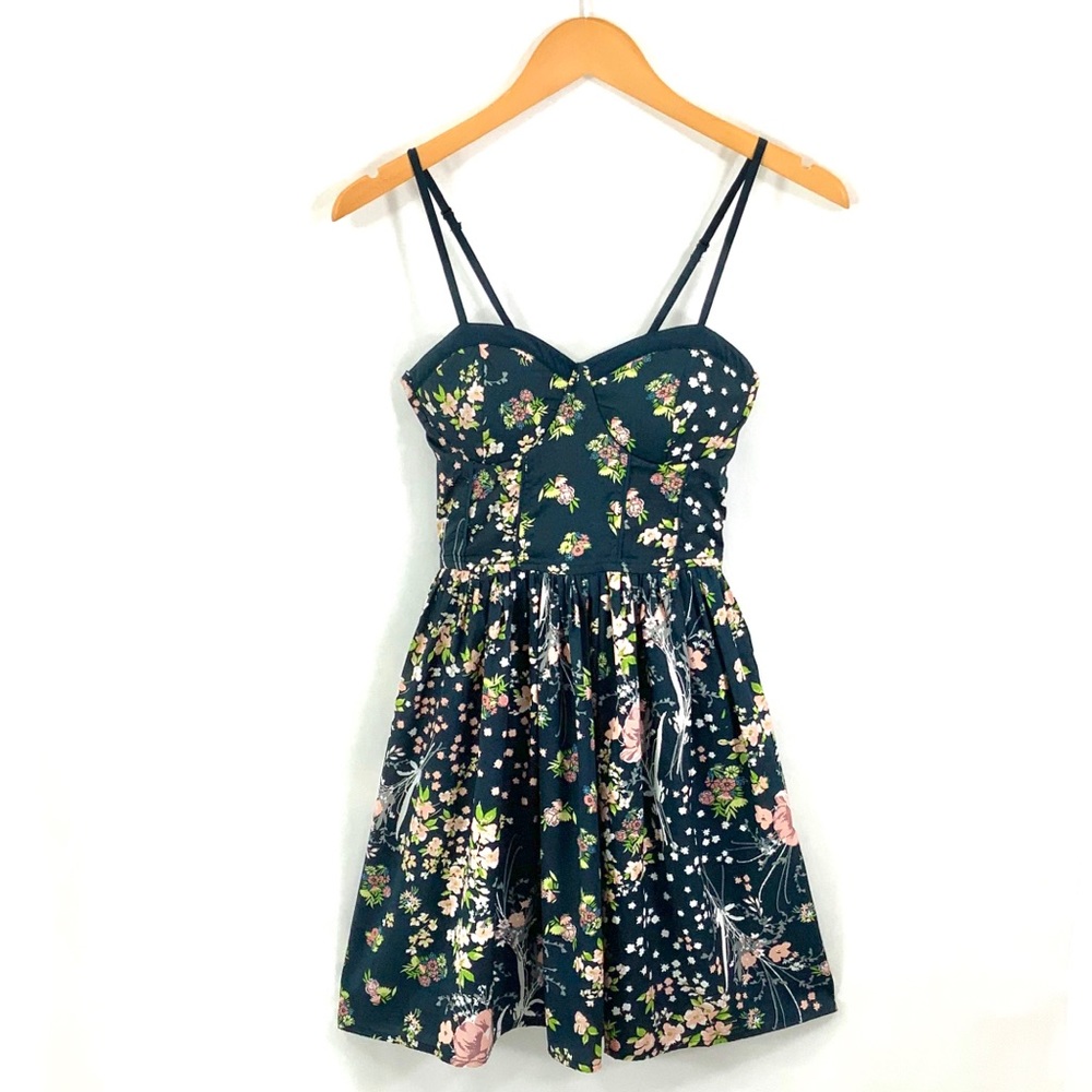 BAND OF GYPSIES Green Floral Fit & Flare Dress Mini Sweetheart Neckline Strap